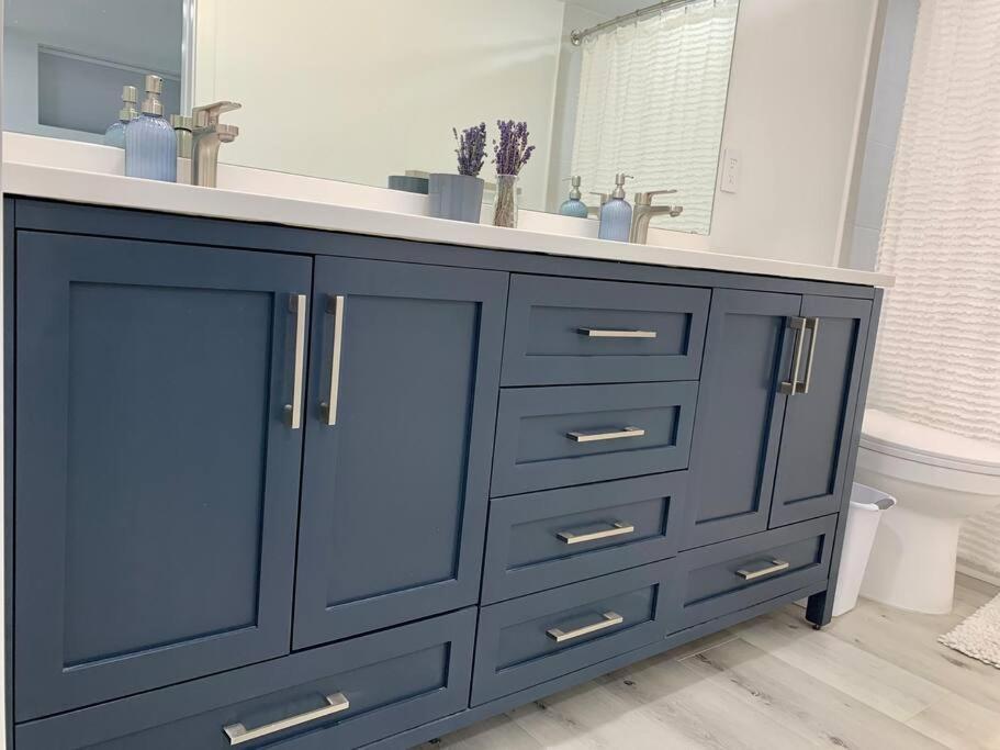 Location In Charming Downtown Ballard! Rare Find! *