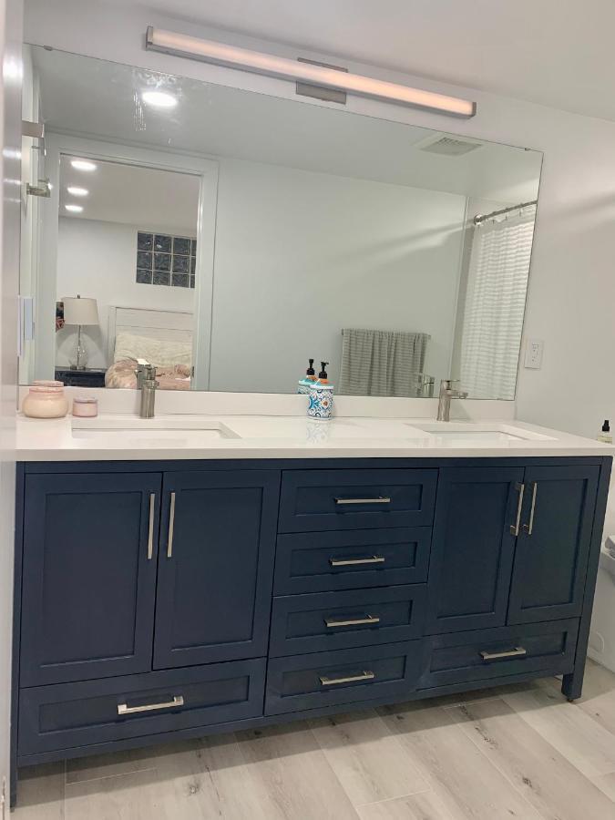 Location In Charming Downtown Ballard! Rare Find! Holiday home