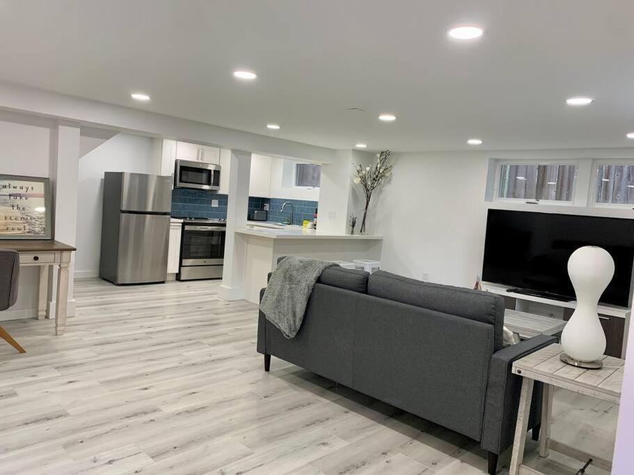 Holiday home Location In Charming Downtown Ballard! Rare Find!