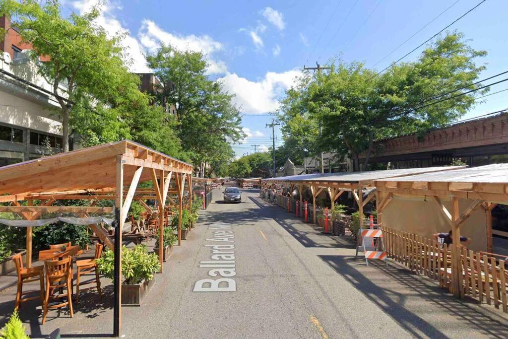 Location In Charming Downtown Ballard! Rare Find! Holiday home *