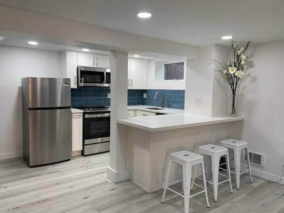 Location In Charming Downtown Ballard! Rare Find! Holiday home *