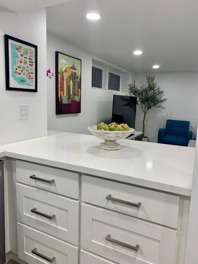 Location In Charming Downtown Ballard! Rare Find! Holiday home *