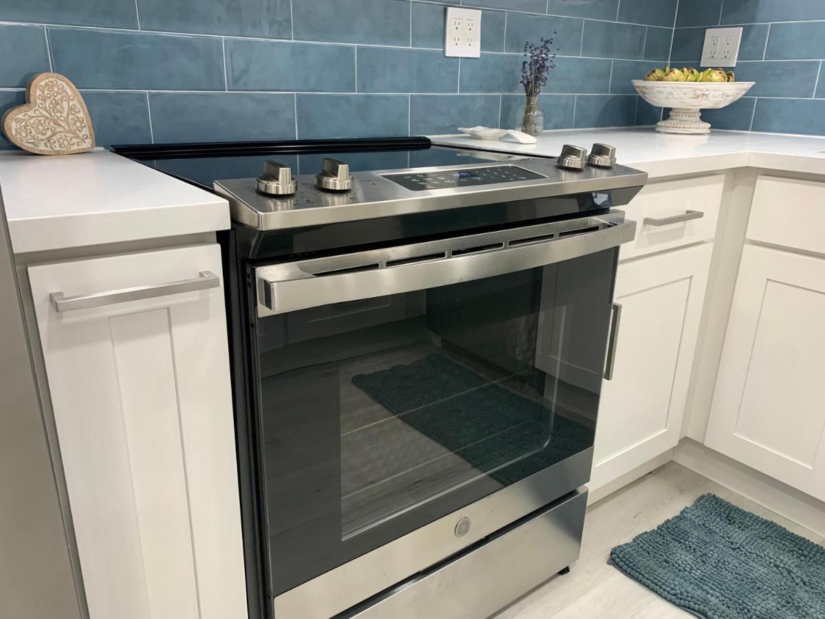 Location In Charming Downtown Ballard! Rare Find! *