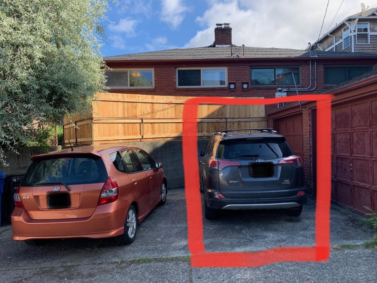 Location In Charming Downtown Ballard! Rare Find! Holiday home